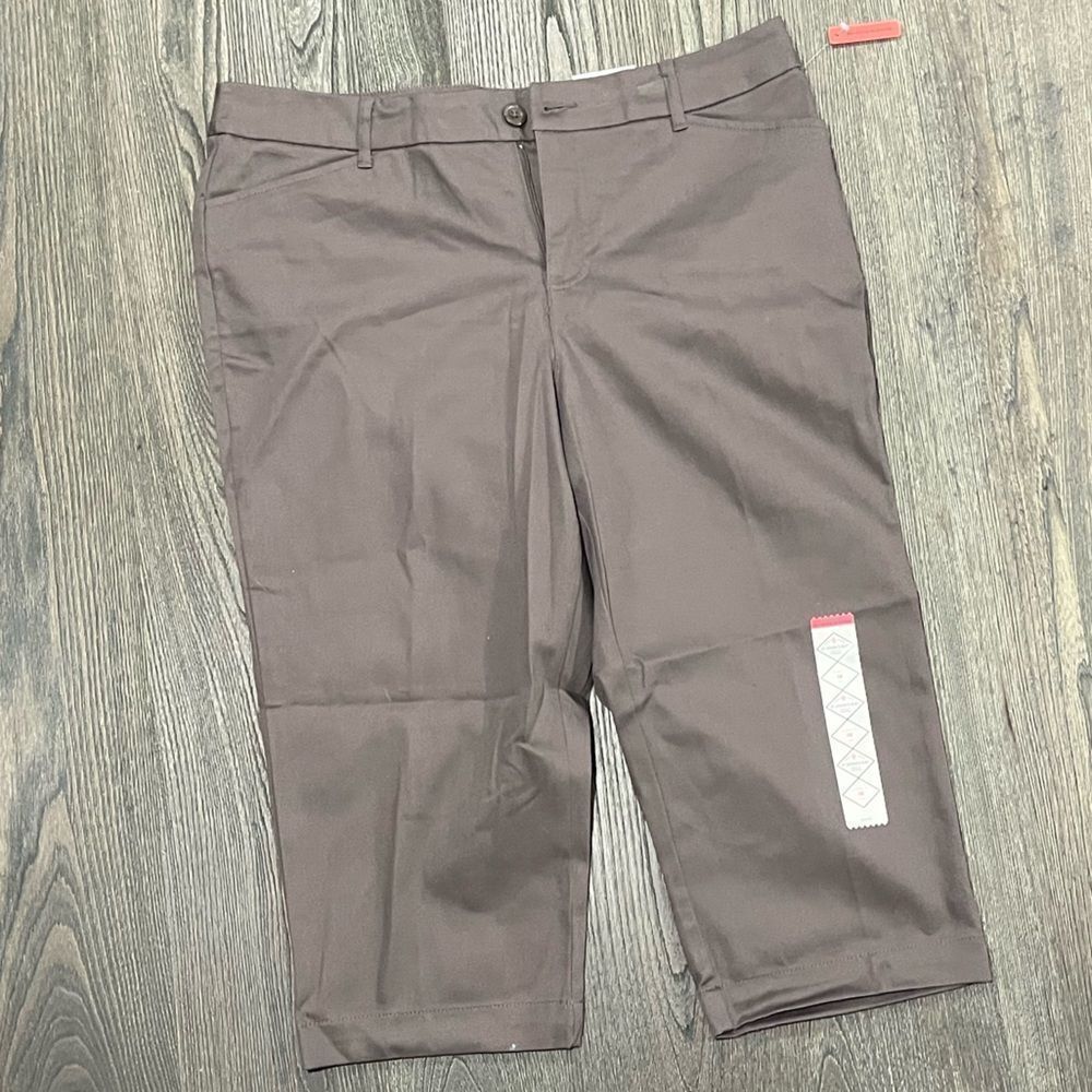 NWT St. John's Bay Capri Pants Wide Leg Cropped Flat Front Stretch Brown Size 14